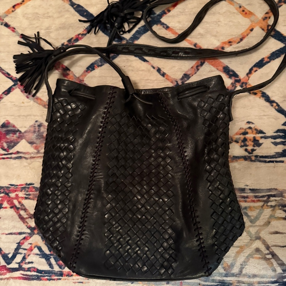Vintage woven leather bucket bag